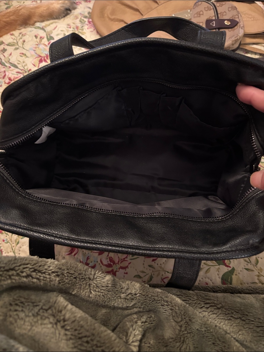 Steve Madden Black Laptop Bag with Multicolor Logo Print - Picture 5 of 6
